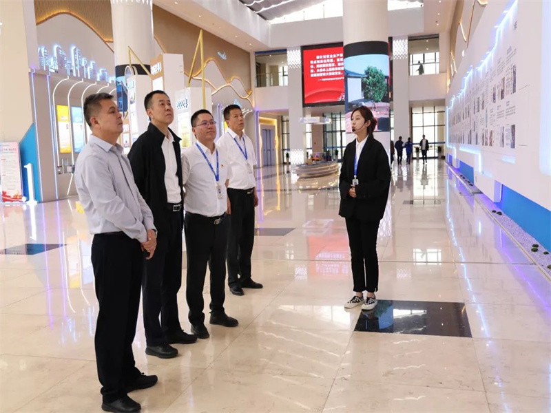 中國企業(yè)聯(lián)合會、中國企業(yè)家協(xié)會企業(yè)文化工作委員會秘書長王建軍到中能公司調(diào)研指導(dǎo)工作（2）.jpg