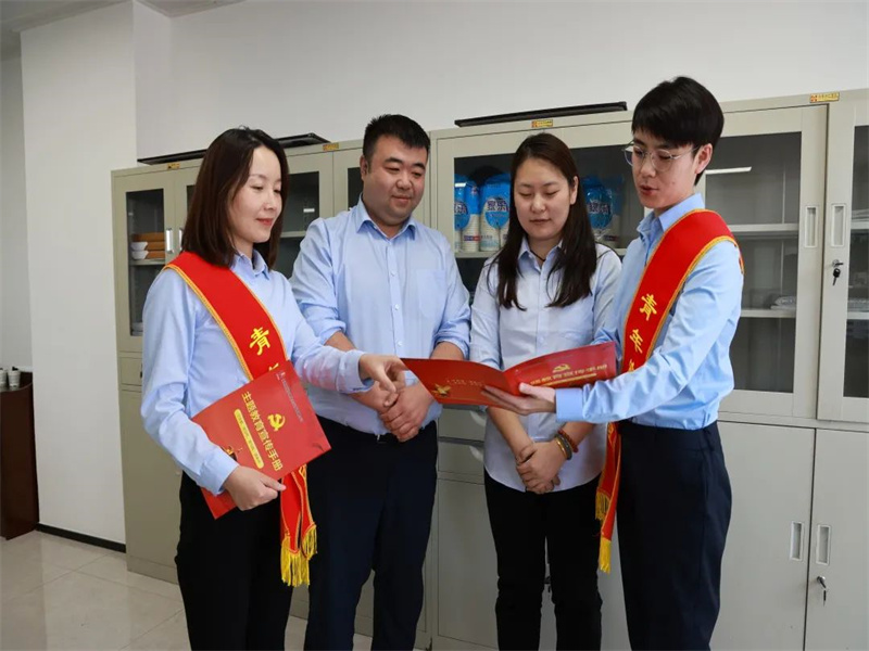 陽木生態(tài)公司：“青陽”青年志愿者服務(wù)隊 推動主題教育走深走實（2）.jpg