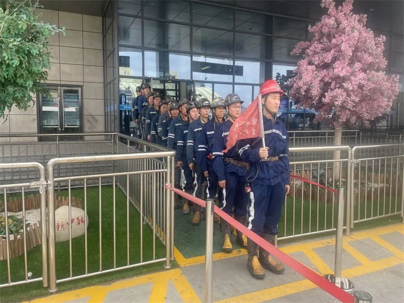 喜訊！中能袁大灘煤礦綜采一隊獲2023年陜西省能源化學(xué)地質(zhì)工會“工人先鋒號”榮譽稱號（4）.jpg