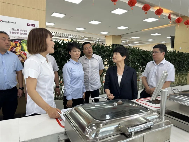 公司黨委副書記、工會(huì)主席張瀅到涌鑫公司開展調(diào)研（2）.jpg