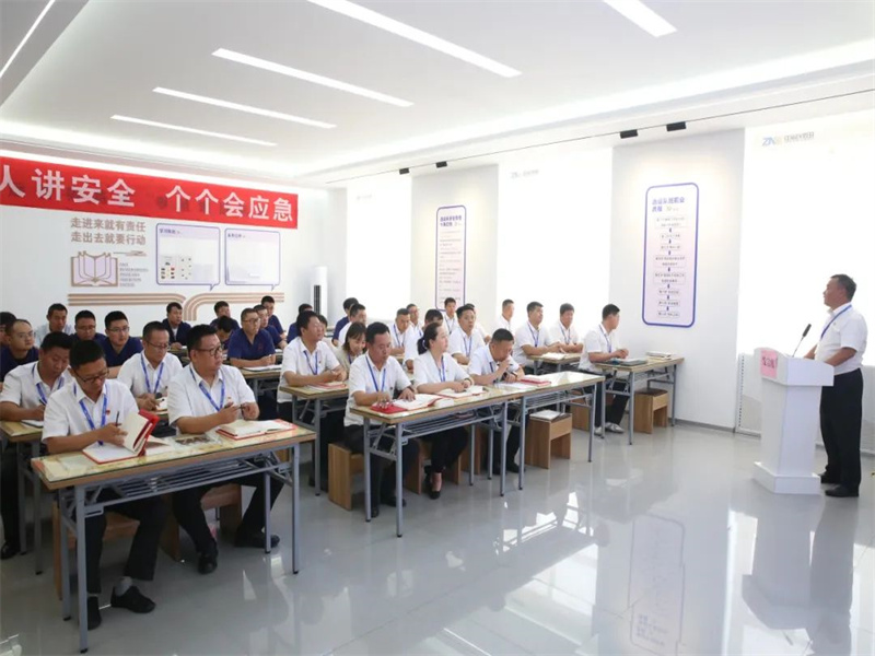 “兩優(yōu)一先”事跡丨中能公司市場銷售部黨支部：讓運(yùn)銷紅閃耀礦區(qū)（3）.jpg