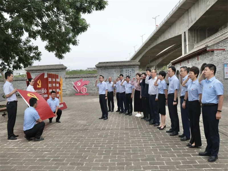 陜煤集團(tuán)審計(jì)部黨支部與公司機(jī)關(guān)經(jīng)營黨支部開展聯(lián)合主題黨日活動(dòng)（3）.jpg